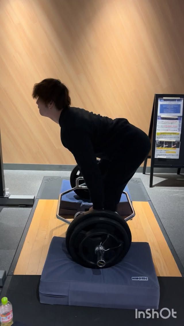 トレーナーの金子です！

完全プライベートトレーニングです！
デッドリフトみなさんもやってみましょう！